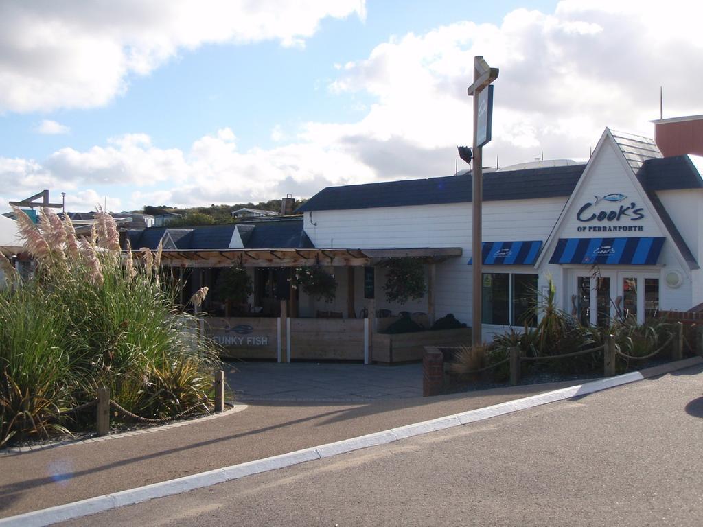 Holidays At Perran Sands Holiday Park ペランポース エクステリア 写真